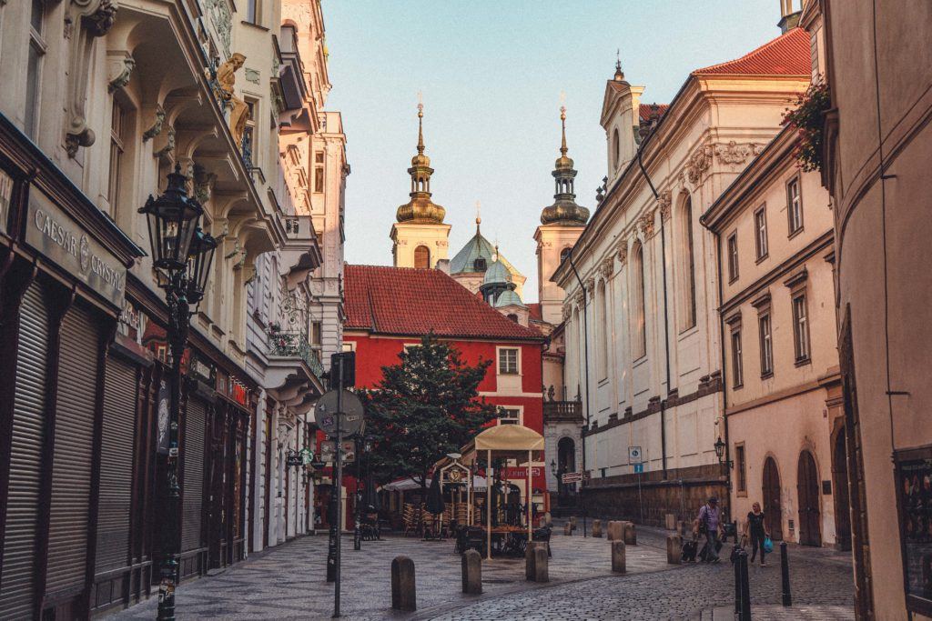 10+ Prague Travel Tips You Must Know Before Your First Visit to Czechia. A complete guide of things to do in Prague as well as Barcelona mistakes to avoid in the Czech Republic and Prague scams