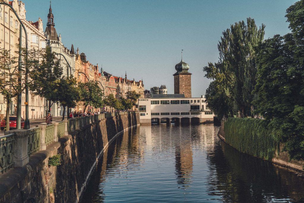 10+ Prague Travel Tips You Must Know Before Your First Visit to Czechia. A complete guide of things to do in Prague as well as Barcelona mistakes to avoid in the Czech Republic and Prague scams