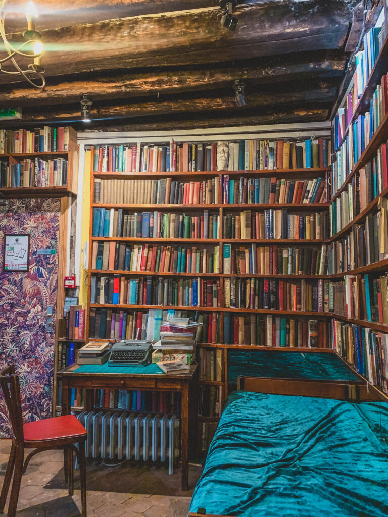shakespeare and company interior