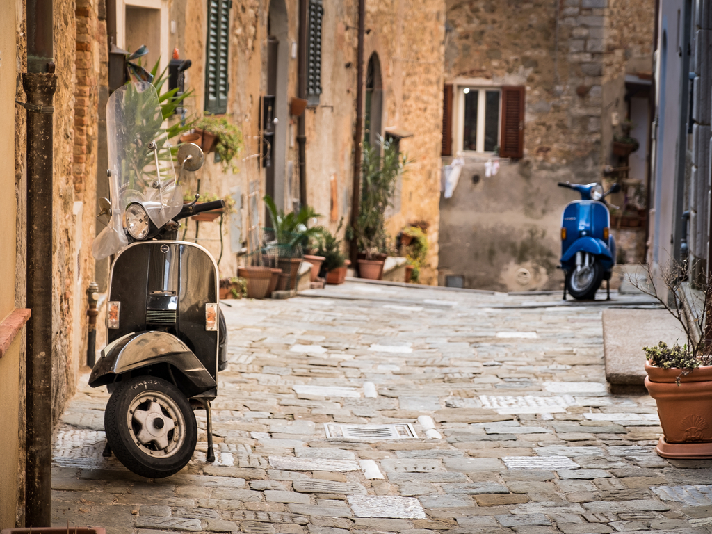 vespa in tuscany italy