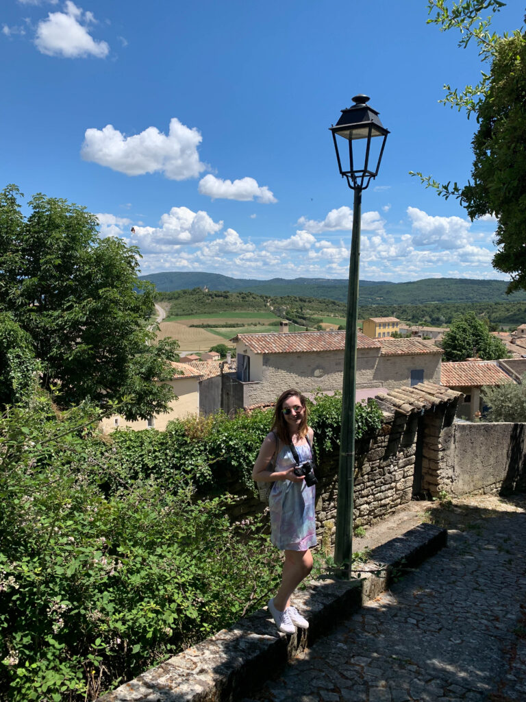 Follow the tourist route (Chemin des Étoiles)