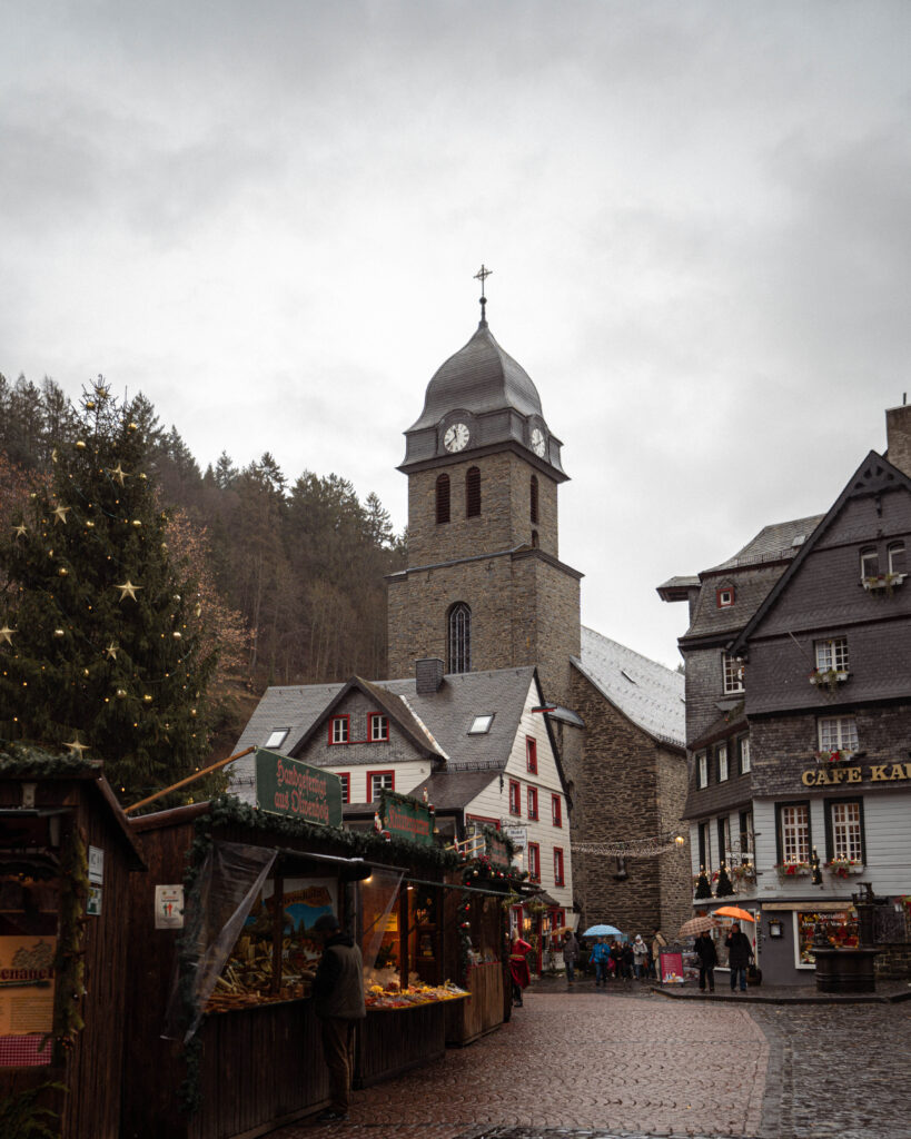 monschau christmas market in the day