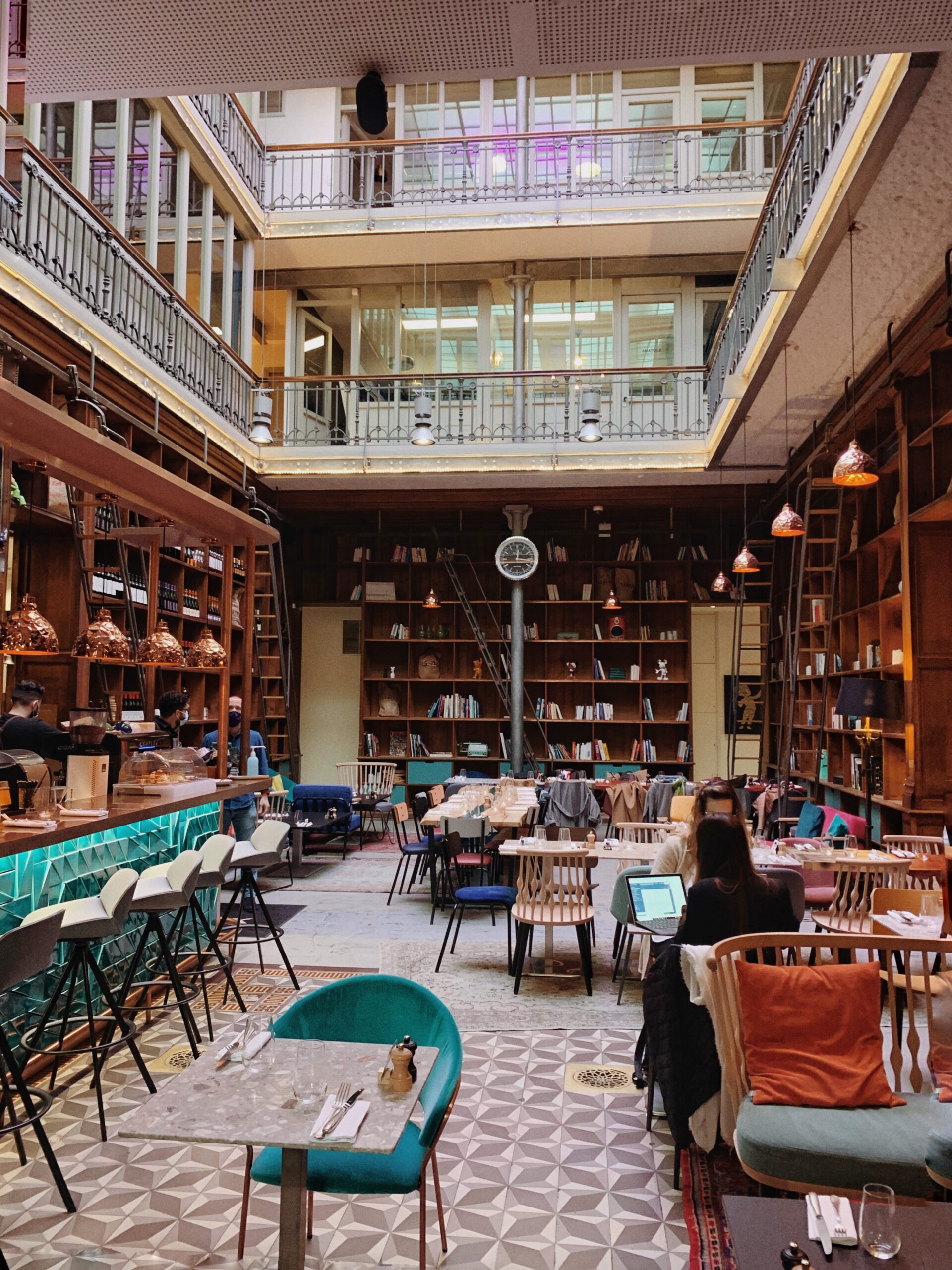 Le Shack Paris Review: A New Concept in the 9th Arrondissement