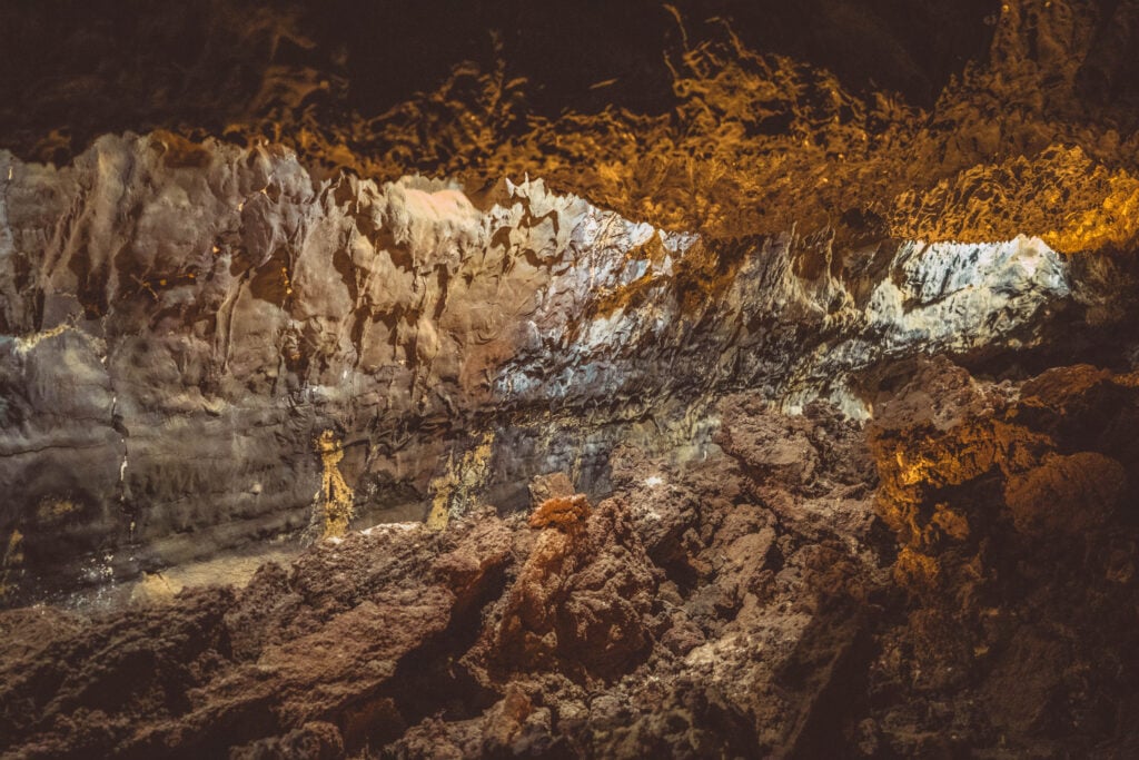cueva de los verdes rock formations