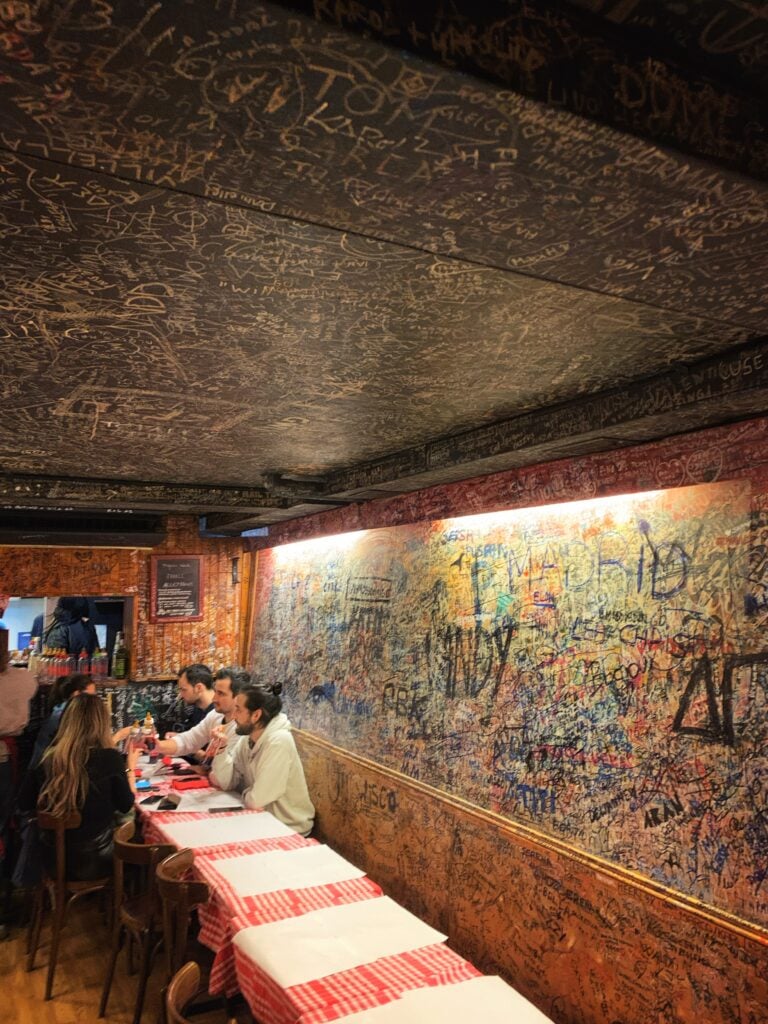 le refuge des fondus interior