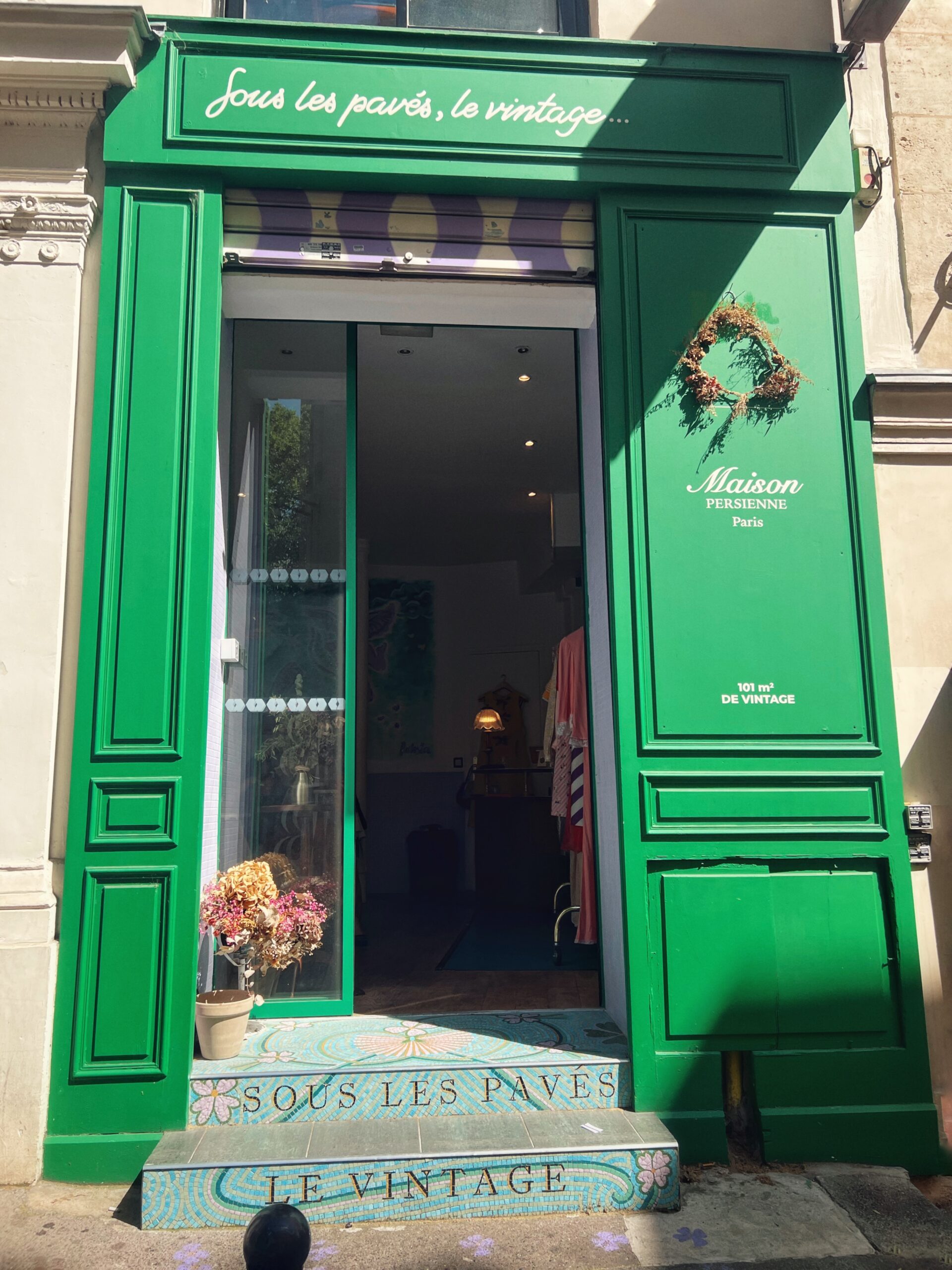 A Guide to Vintage Clothing Shops in Paris (& Walking Tour) | solosophie