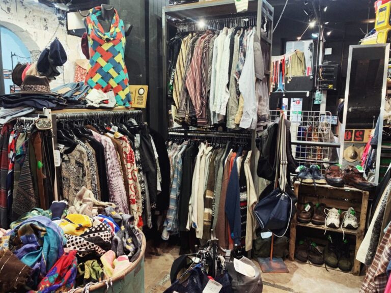 vintage shopping in paris