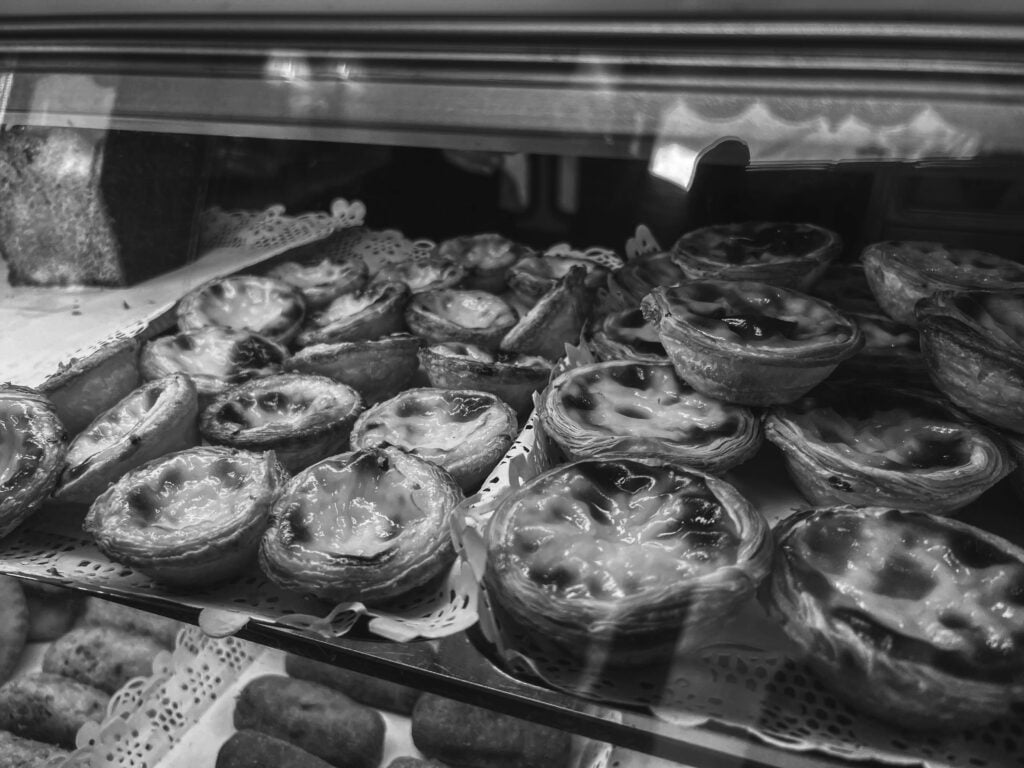 how to eat pastel de nata