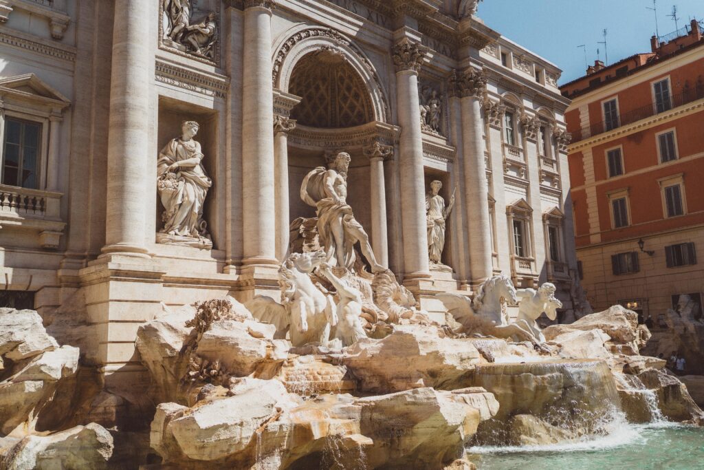 trevi fountain figures