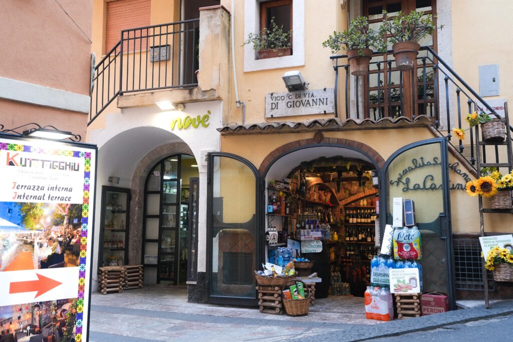 shopping in taormina