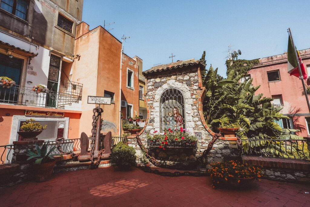 wander taormina