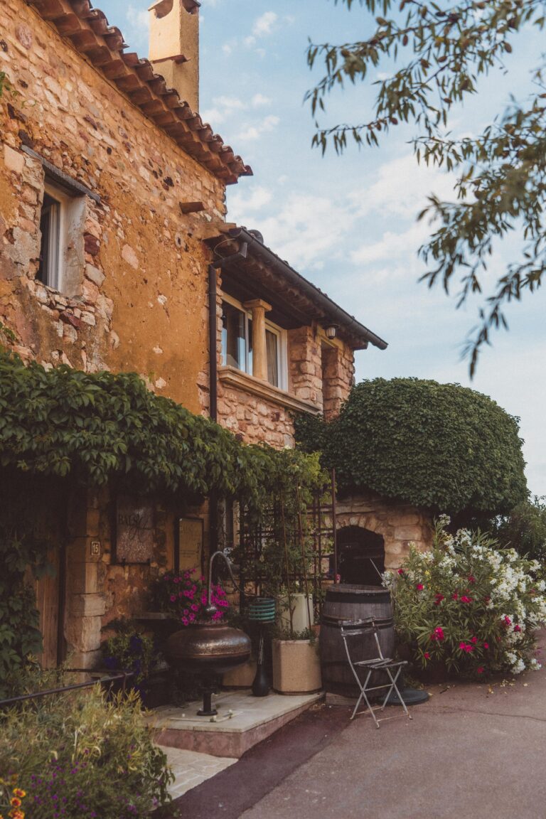 things to do in roussillon