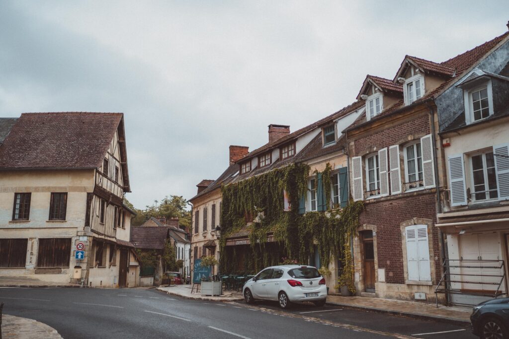 houses in la roche guyon