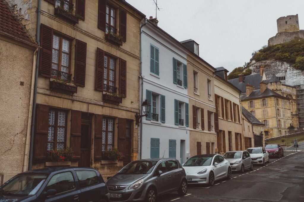 houses in la roche guyon