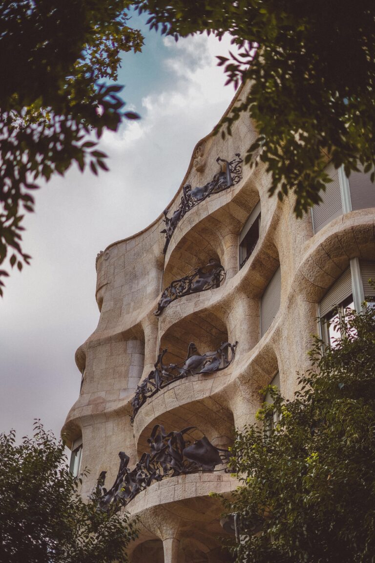 what to book in advance in barcelona