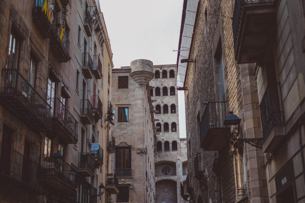 gothic quarter architecture in barcelona