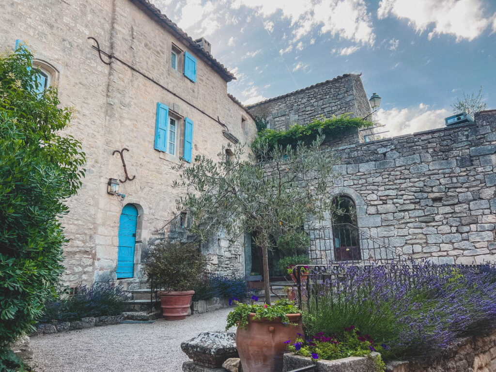 architecture of lacoste