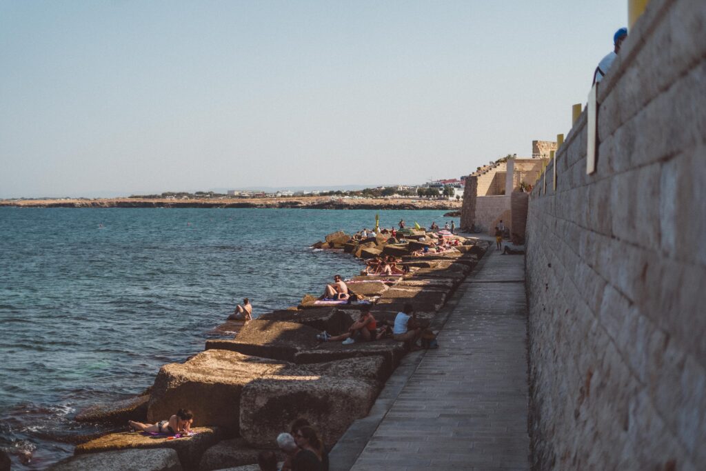 rocks behind monopoli
