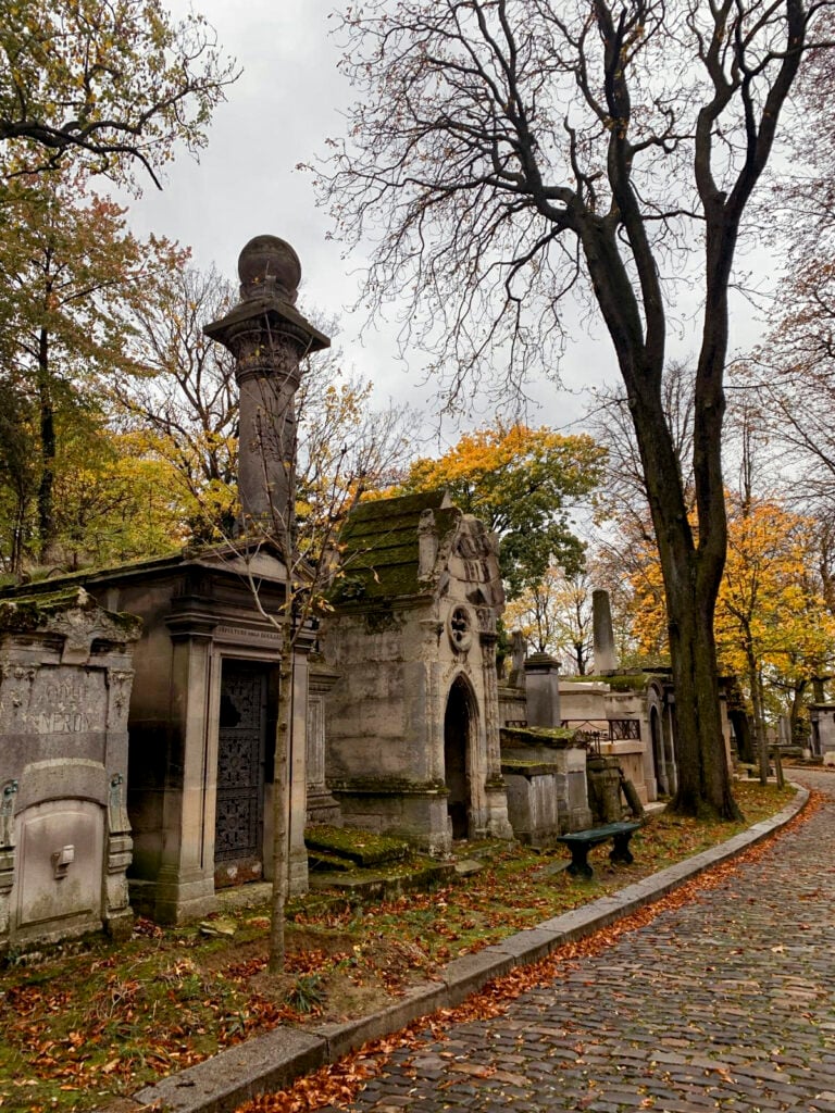 pere lachaise cemetery in paris