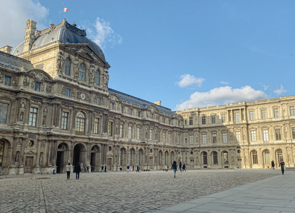 cour carree louvre main square 1st arrondissement