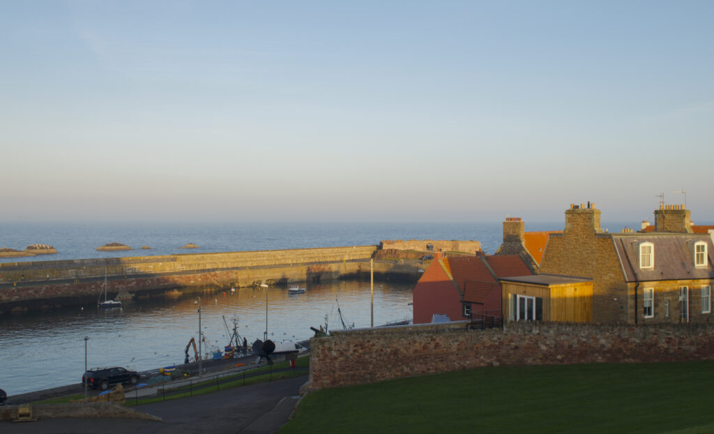 picture of dunbar harbour at dusk in scotland 