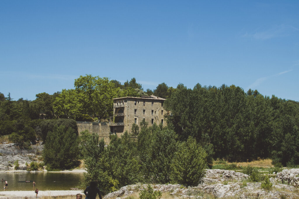 pont du gard building nearby