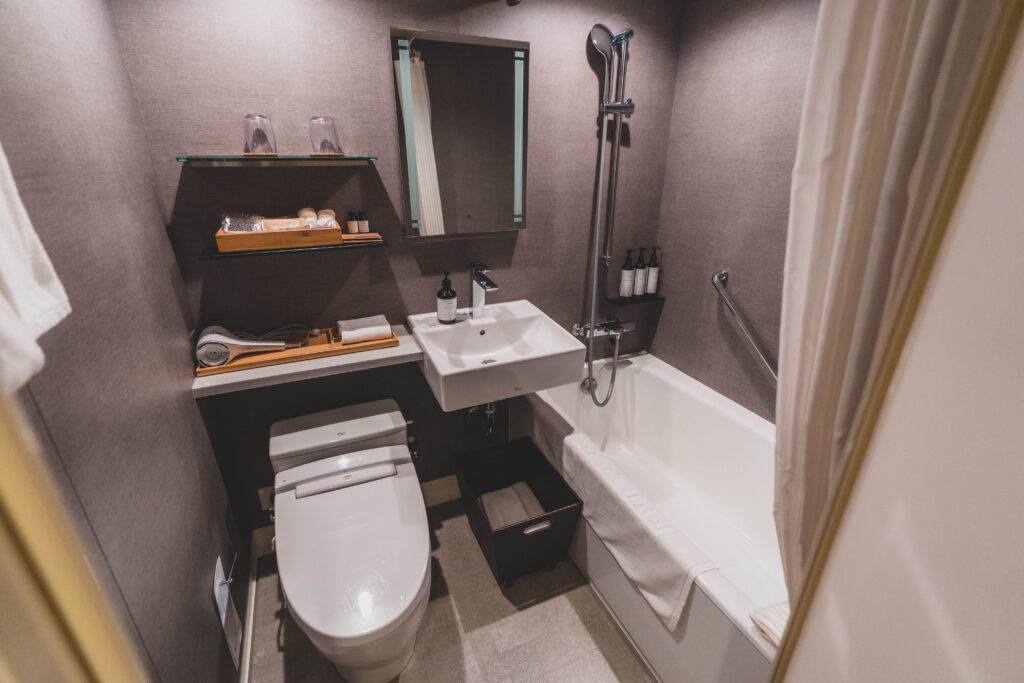 bathroom shiba park hotel