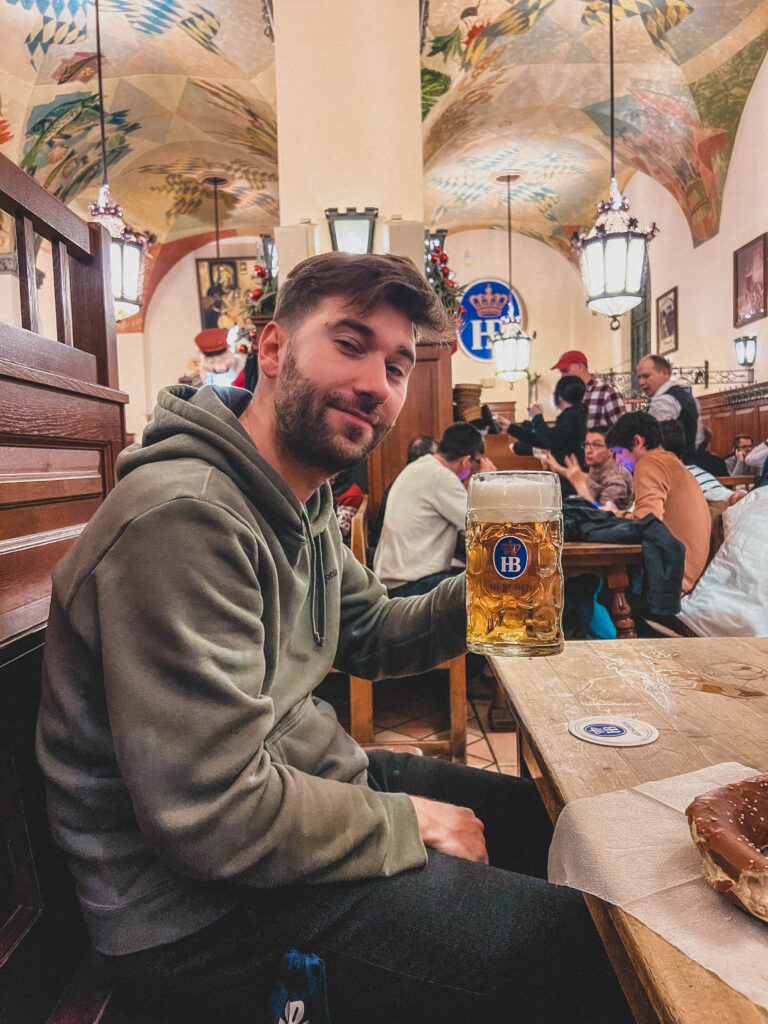 How to Visit Hofbräuhaus München