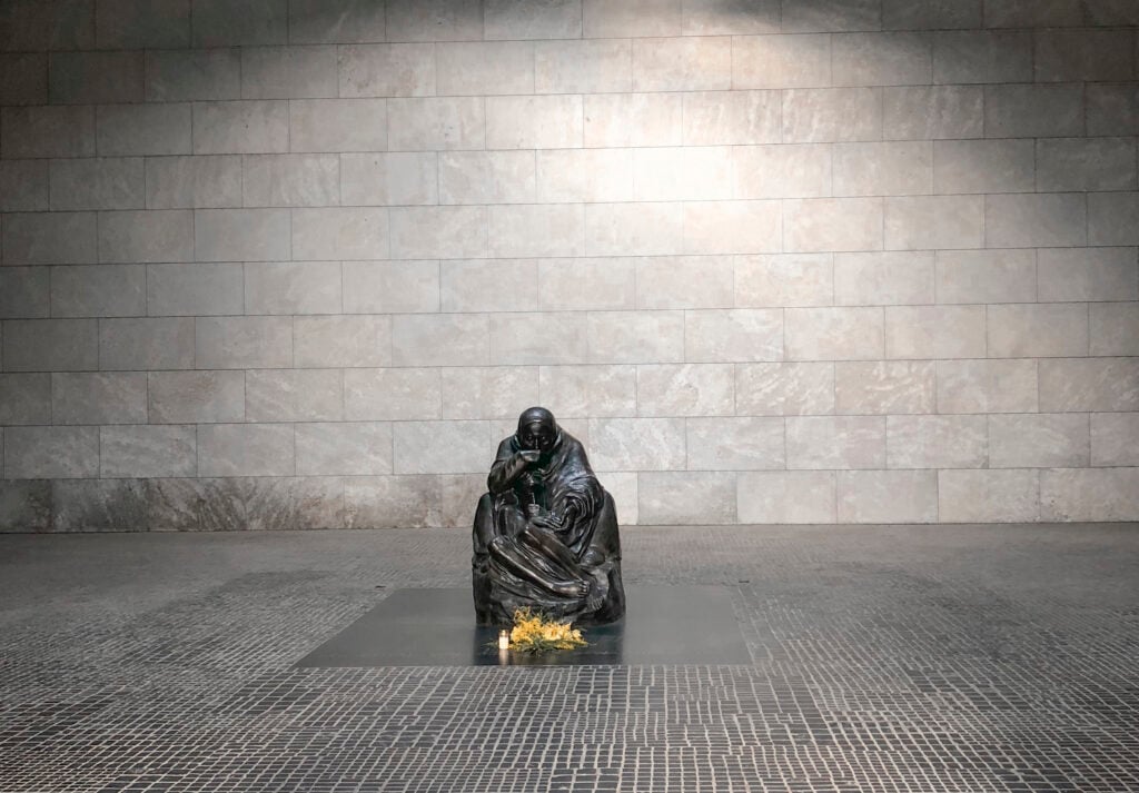 neue wache memorial in berlin