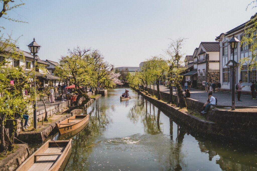 Kursashiki-Bikan-Historical-Quarter-canal-