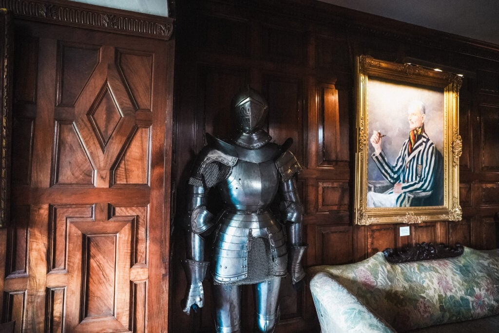 suit of armour hever castle