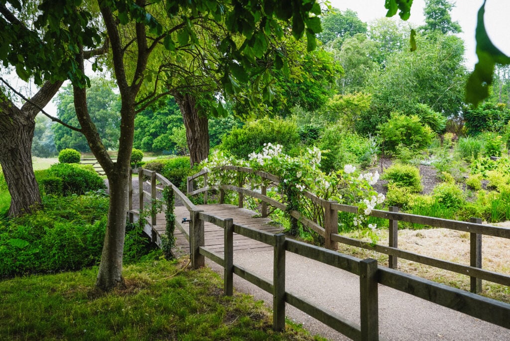 hever garden pathway