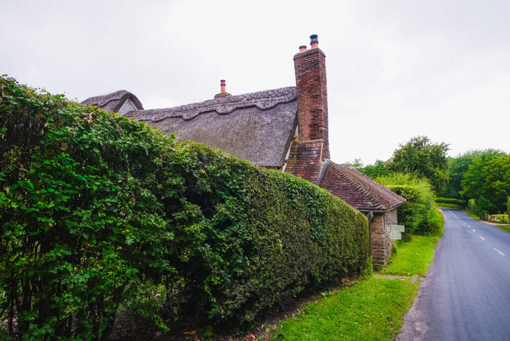 hever village thatched cottage