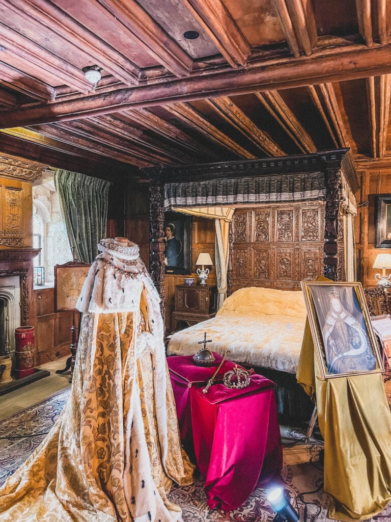 historical room in hever castle