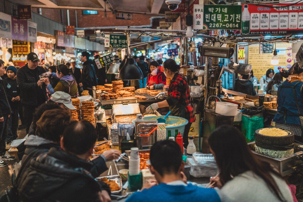 people dining at Gwangjang Market