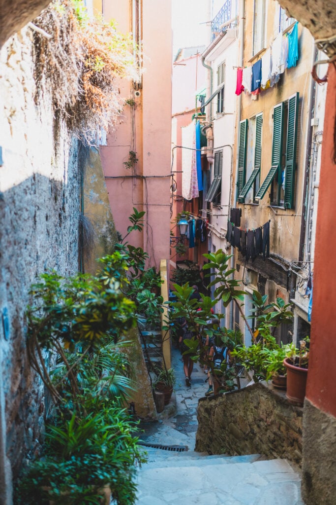 side street in vernazza