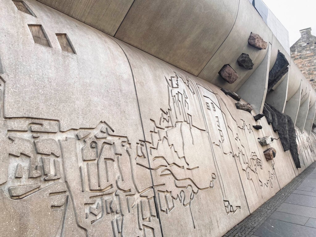 canongate wall the scottish parliament