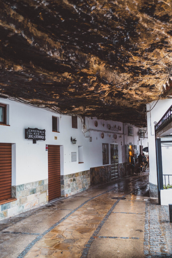 setenil de las bodegas caves