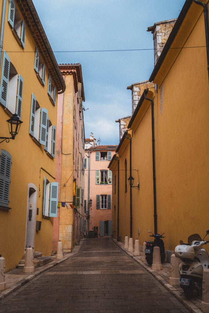 pastel hued houses in saint tropez