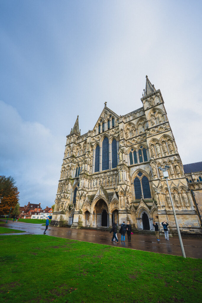 salisbury cathedral exterior