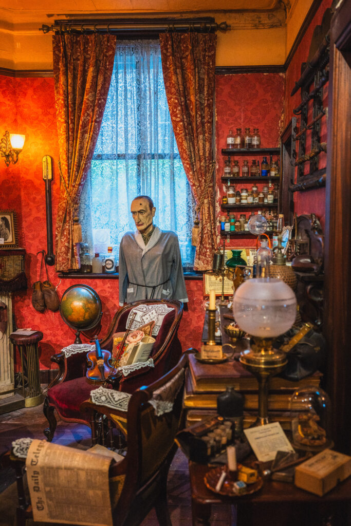 interior sherlock holmes pub