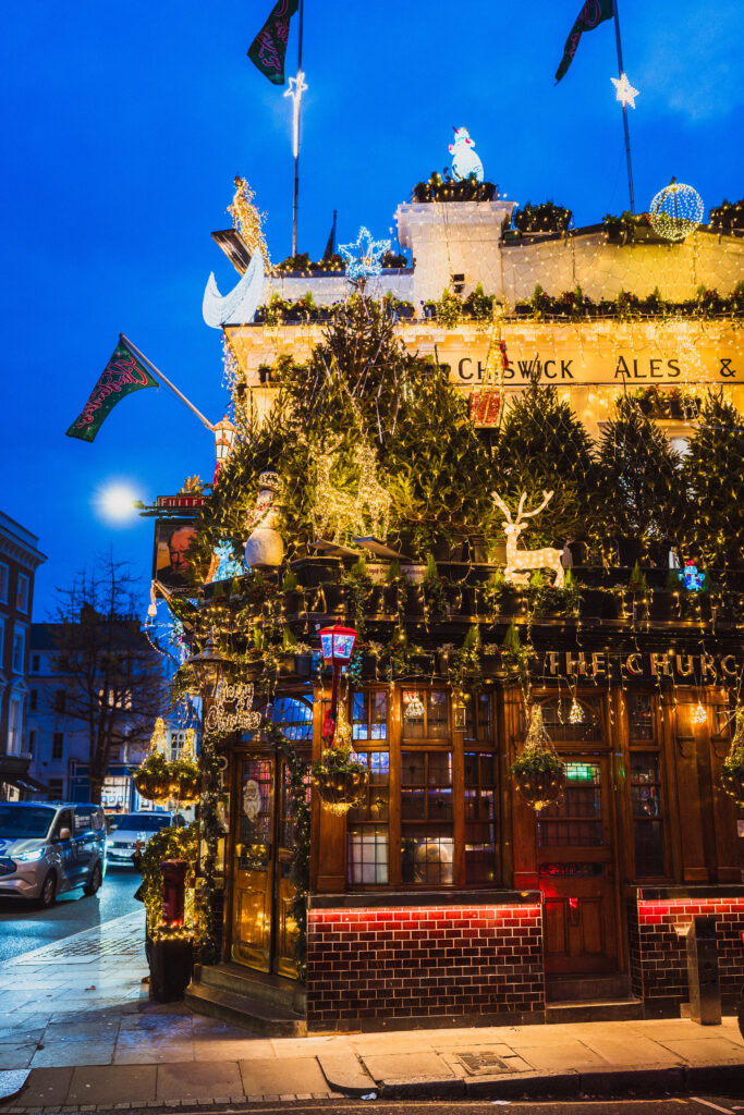 churchill arms at night
