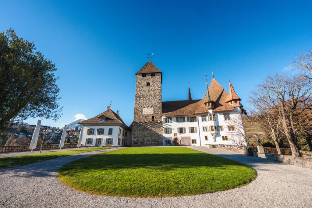 spiez castle