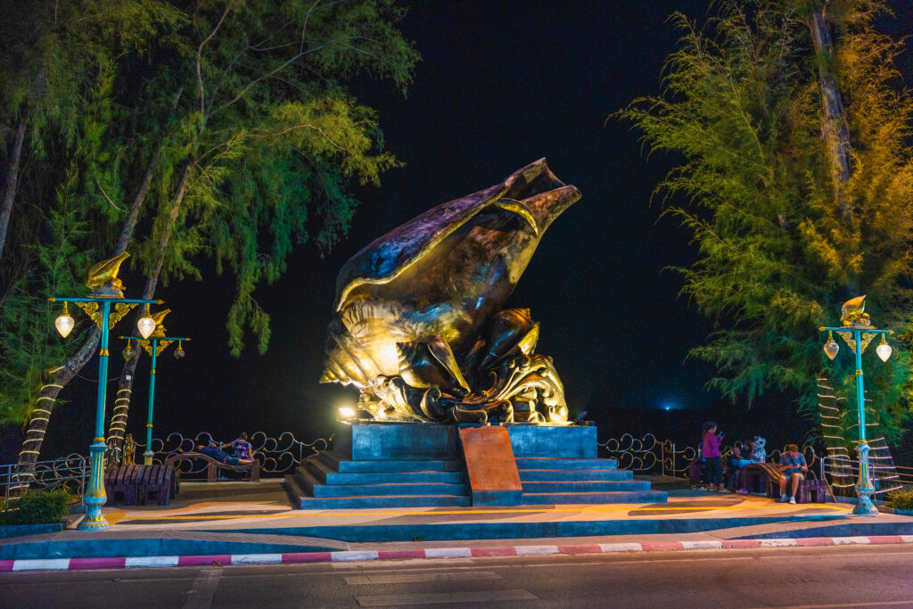 shell statue ao nang
