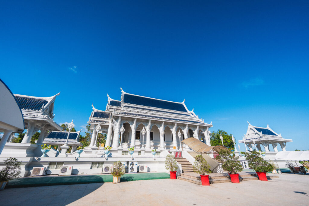 Wat Kaeo Korawaram the ordination hall