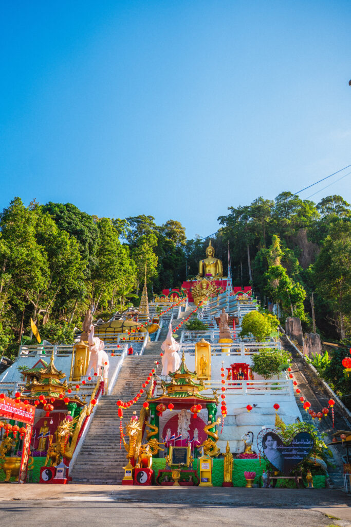 how to visit Wat Phu Khao Phra Maha Bodhisattva