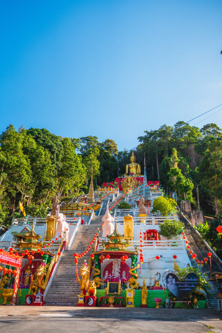 how to visit Wat Phu Khao Phra Maha Bodhisattva