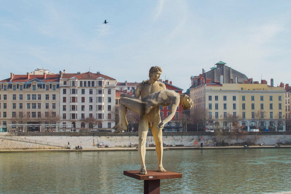 the weight of oneself sculpture in Lyon