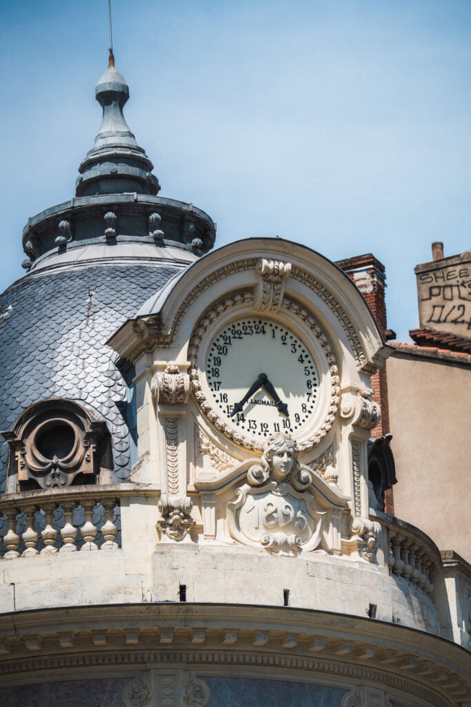 24 hour clock in toulouse