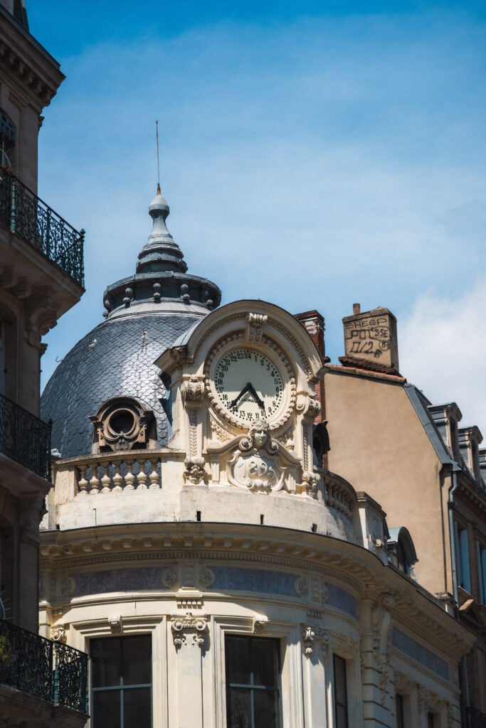 toulouse 24 hour clock